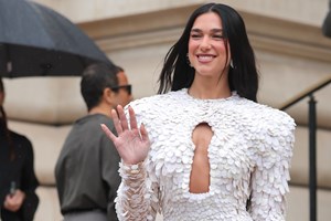 Dua Lipa | Σπάνια εμφάνιση με τον αδελφό της στο Παρίσι - εικόνα 1