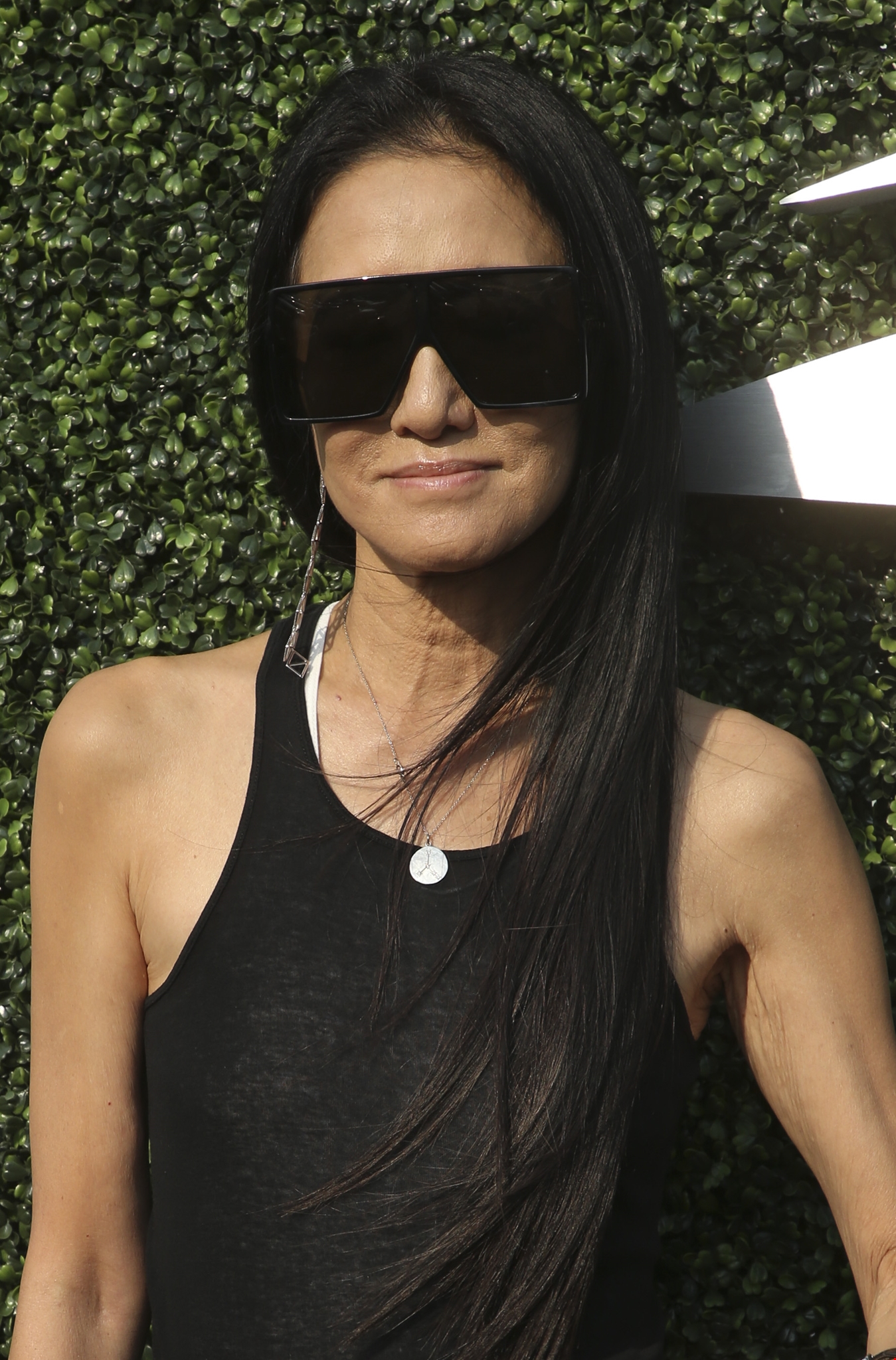 Bella Hadid | Το ολοκαίνουριο ρετρό κούρεμά της είναι η νεανική πρόταση που την έκανε να μοιάζει αγνώριστη - εικόνα 2