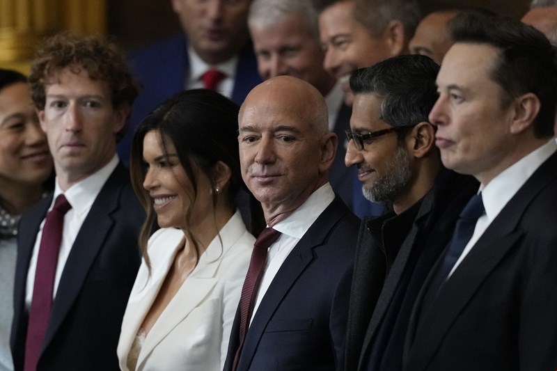 Zucjebert, Bezos και Musk