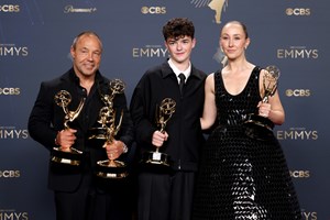 Aimee Lou Wood | Πρώτη επίσημη εμφάνιση με τον νέο της σύντροφο στα Emmys 2025 - εικόνα 3