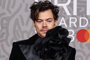 Το μυστήριο με την παρουσία του Harry Styles στην ανακοίνωση του νέου Πάπα - εικόνα 1