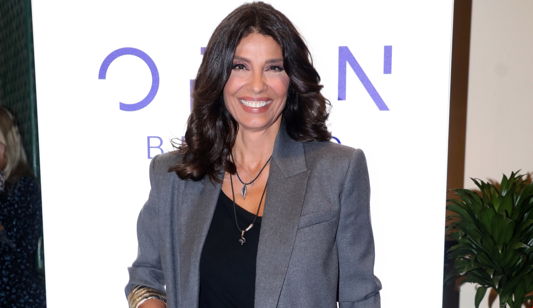 Η Πόπη Τσαπανίδου με κοστούμι στην πιο φθινοπωρινή απόχρωση για την ορκωμοσία της - εικόνα 5