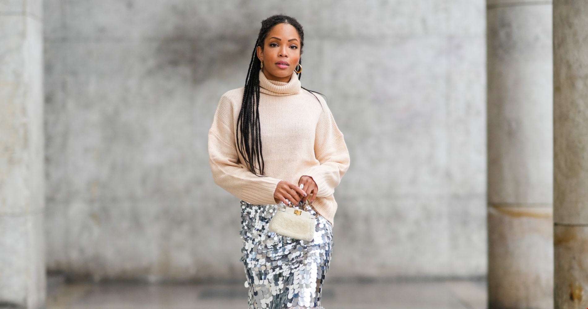 Τα δύο πανωφόρια που ταιριάζουν με τα περισσότερα looks που θα φορέσεις τα Χριστούγεννα - εικόνα 1