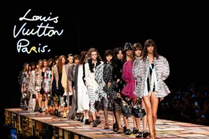 Louis Vuitton Φθινόπωρο-Χειμώνας 2025| Τα celebrity looks που έκλεψαν την παράσταση στο show του οίκου - εικόνα 2
