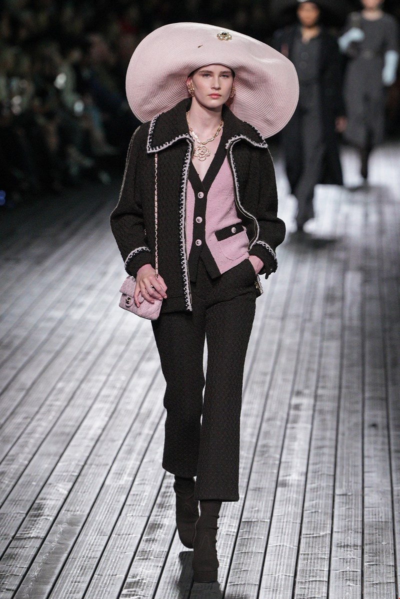 Chanel F24