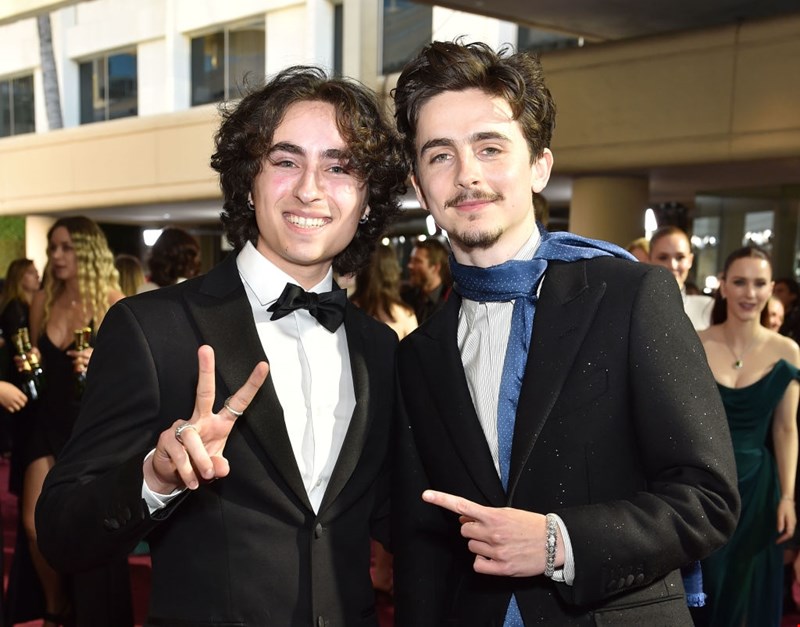 Timothe Chalamet lookalike Goledn Globes 2025