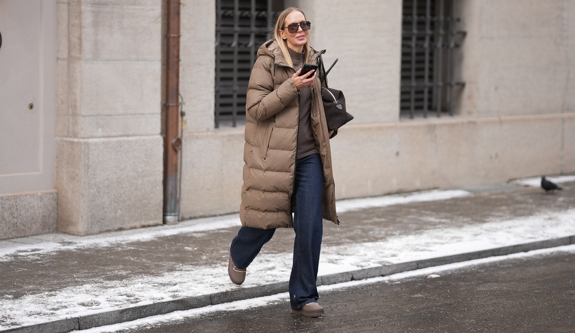 Αυτό το πουπουλένιο μπουφάν της Massimo Dutti είναι must στις εκπτώσεις