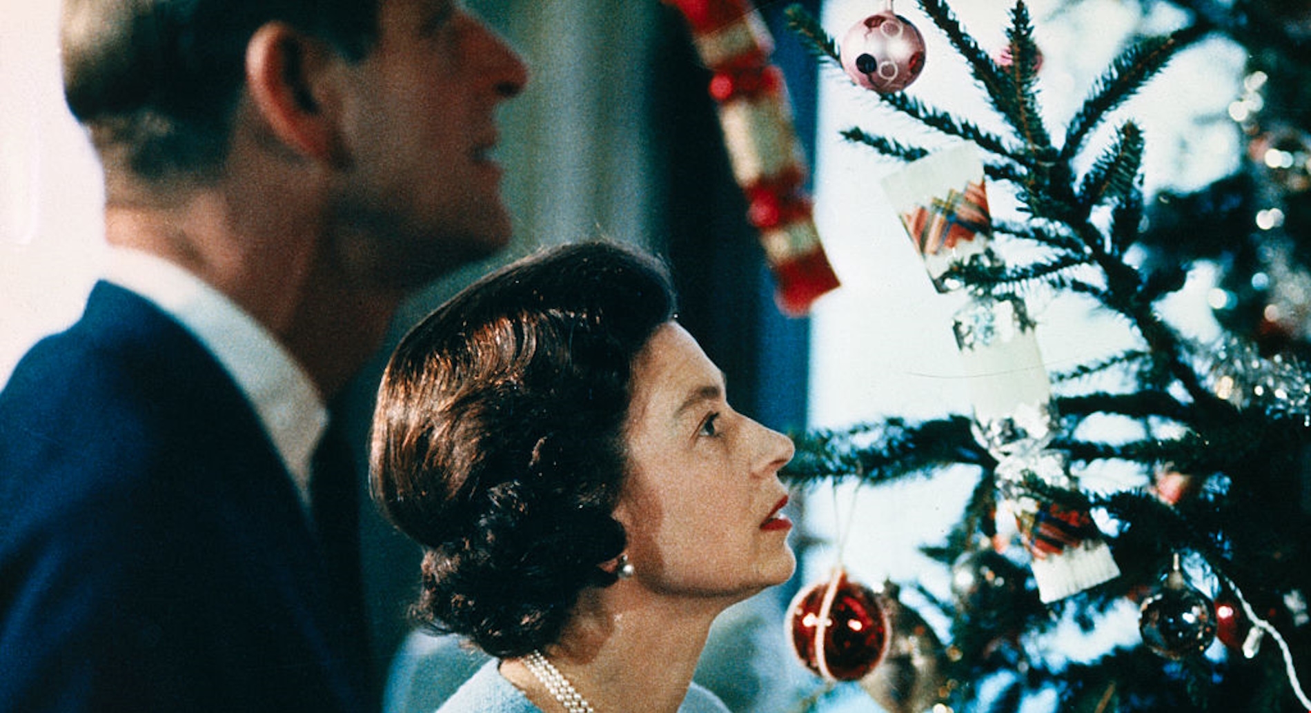 Ποια είναι η σωστή σειρά για να τοποθετήσεις τα στολίδια στο χριστουγεννιάτικο δέντρο; - εικόνα 1