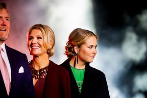 Δύο βασίλισσες, ένα φόρεμα Massimo Dutti | Η Letizia το έχει επιλέξει πολλές φορές, αλλά το πρωτοείδαμε στη Μaxima της Ολλανδίας - εικόνα 3