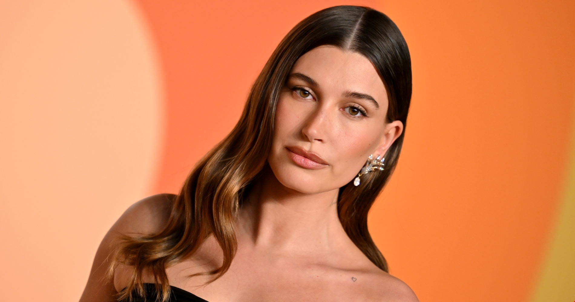 Sabrina Carpenter | Το preppy μανικιούρ της συνδυάζει δύο τάσεις που πρέπει οπωσδήποτε να ακολουθήσεις - εικόνα 2