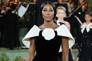 Burberry SS26 | Όταν το βρετανικό στιλ συνάντησε το Rock 'n' Roll - εικόνα 22