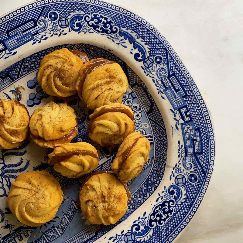 Κυριάκος Μελάς - Μπισκότα με πραλίνα αμυγδάλου, μέλι & χαρούπι