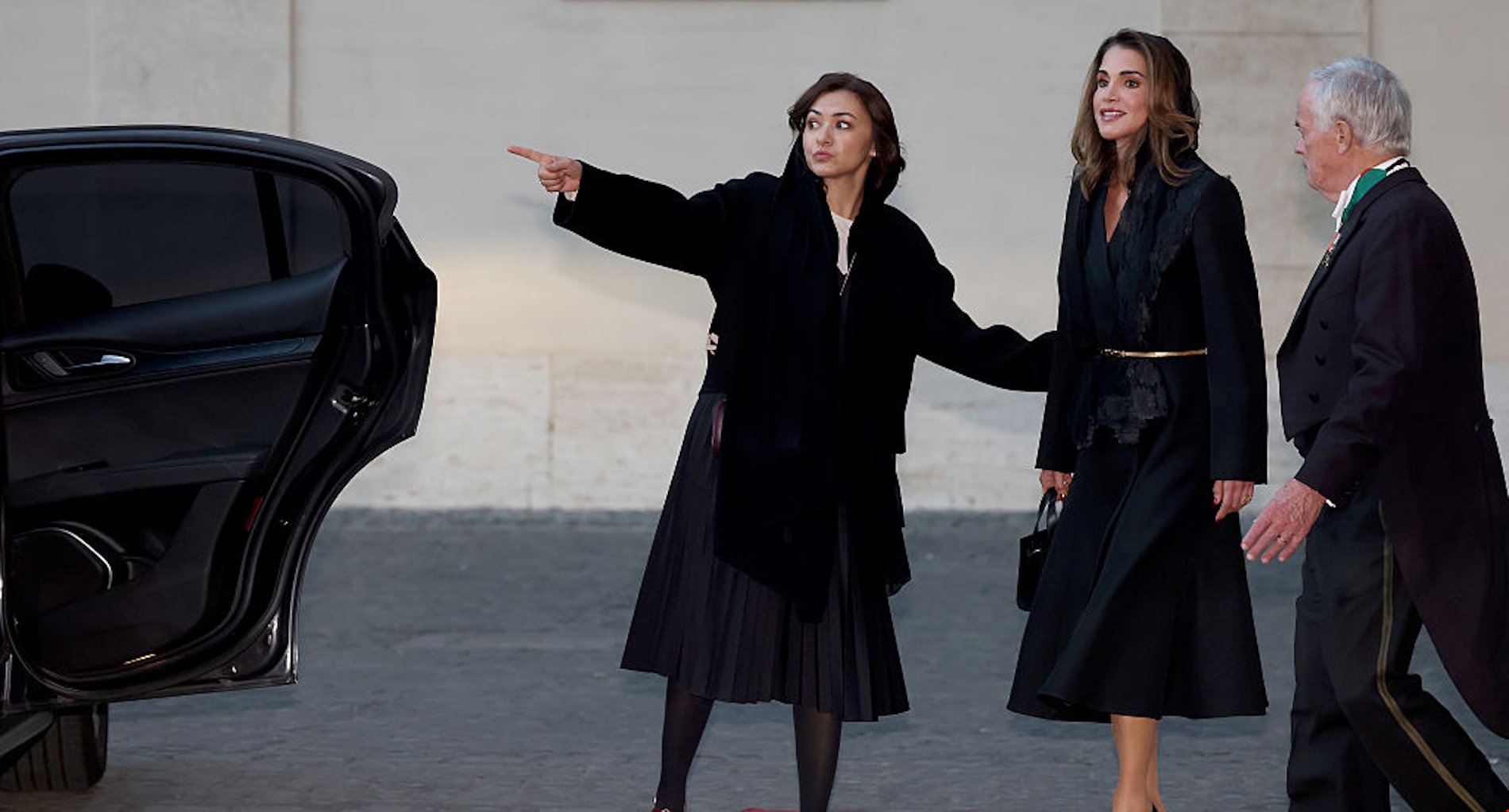 Ράνια της Ιορδανίας | Πρώτη solo εμφάνιση για το 2026 με τολμηρό executive look