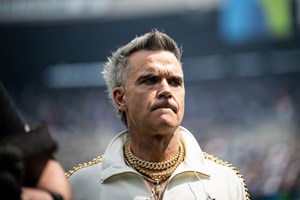 Laura Pausini | H Ιταλίδα σταρ που εμφανίζεται δίπλα στον Robbie Williams και έχει δικό της μουσείο - εικόνα 4