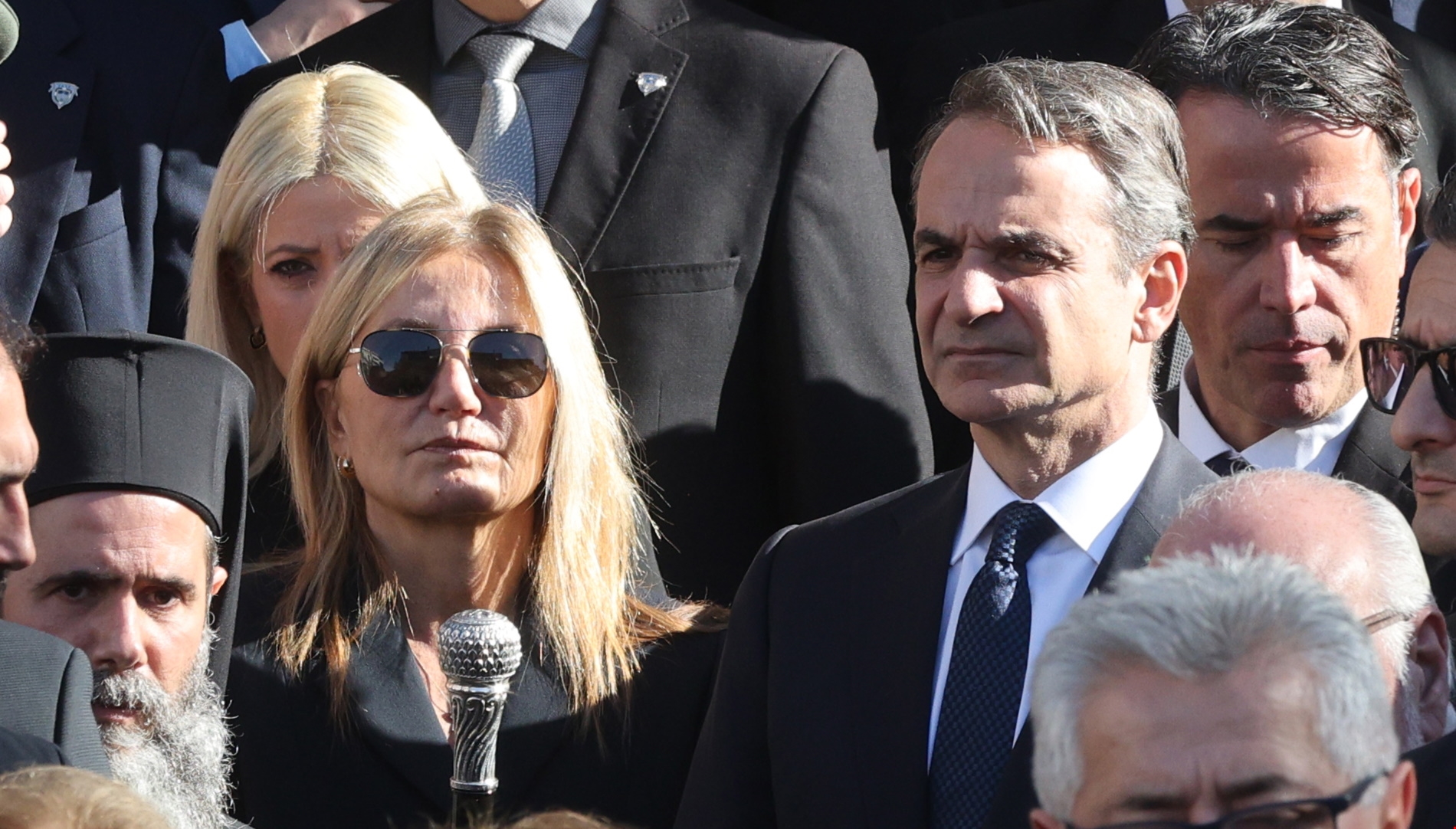 "Ο κόσμος μου" | Η Μαρέβα Μητσοτάκη σε ένα σπάνιο οικογενειακό κλικ με τα τρία της παιδιά - εικόνα 1