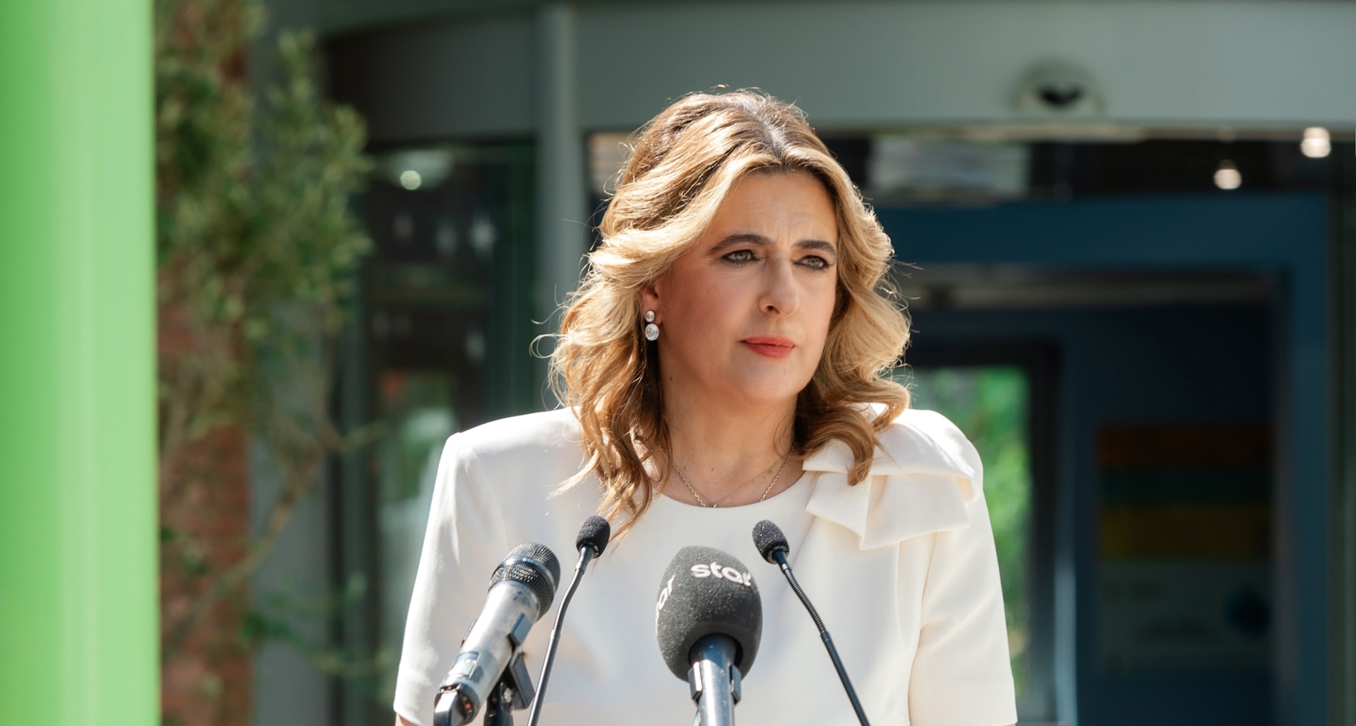 Χριστιάννα Βαρδινογιάννη | Βραδινή έξοδος με τα sneakers που θα φοράμε το φθινόπωρο