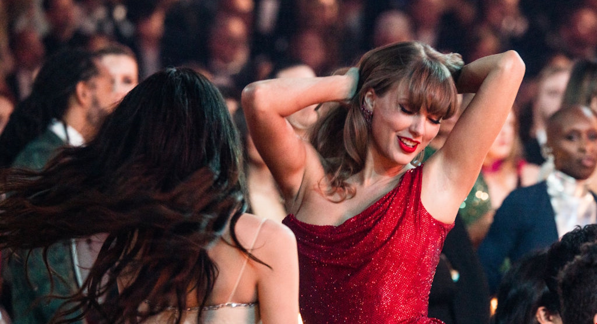 Τaylor Swift | Η εξαιρετικά προκλητική πόζα σε εξώφυλλο album της που διχάζει τους θαυμαστές της