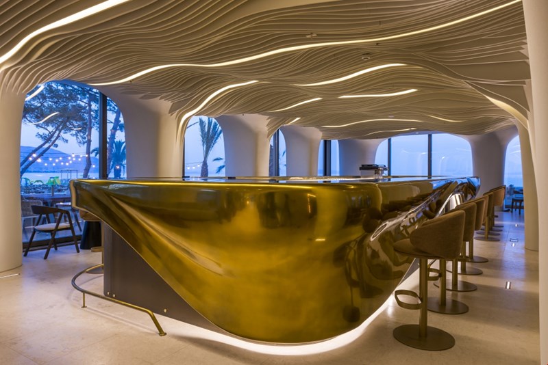 Isla Brown Corinthia