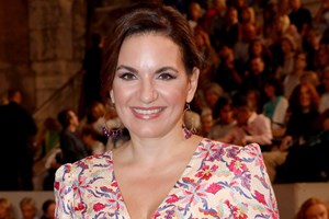 Κατερίνα Γκαγκάκη | Οι απρόσμενες αποχρώσεις στο colour blocking σύνολό της είναι ό,τι πιο φρέσκο είδαμε τελευταία - εικόνα 2