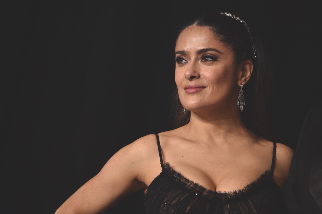 Στο αεροδρόμιο "Ελ. Βενιζέλος" η Salma Hayek | Η low profile άφιξη στην Αθήνα - εικόνα 1