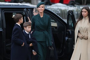 Η Ivanka Trump με archival δημιουργία υψηλής ραπτικής του οίκου Givenchy στο Inauguration Night Ball - εικόνα 4