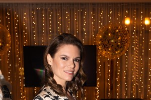 Μιράντα Πατέρα | Με χειμερινό look στο σπίτι με τον εγγονό της - εικόνα 1