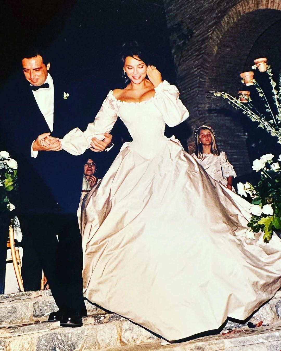 Σίλια Κριθαριώτη | Για ladies dinner σε εστιατόριο στο Λονδίνο με καλές της φίλες - εικόνα 1