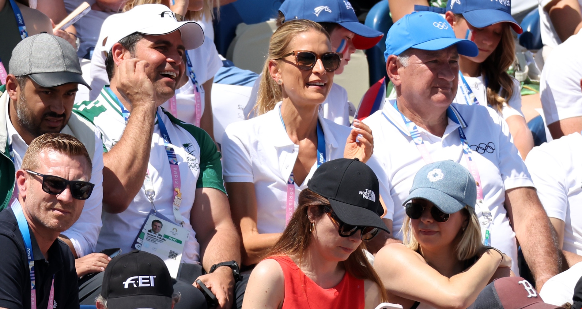 Courtney Cox | Υιοθέτησε αυτά τα μοντέρνα sneakers που μας επιτρέπουν να ανανεώσουμε την εμφάνισή μας μετά τα 50 - εικόνα 3