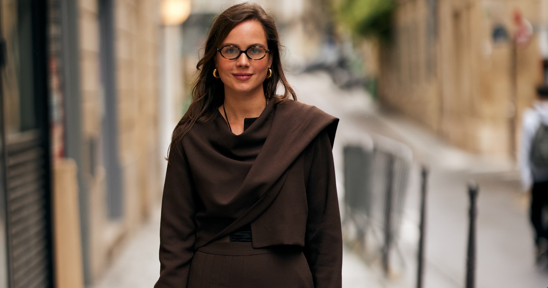 Η Βίκυ Καγιά φόρεσε το παντελόνι που κολακεύει όλες τις σιλουέτες σε ένα day to night look - εικόνα 1