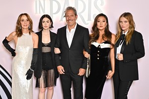 Emily in Paris | Το νέο teaser της σειράς μας κάνει να ανυπομονούμε για την πρεμιέρα - εικόνα 3