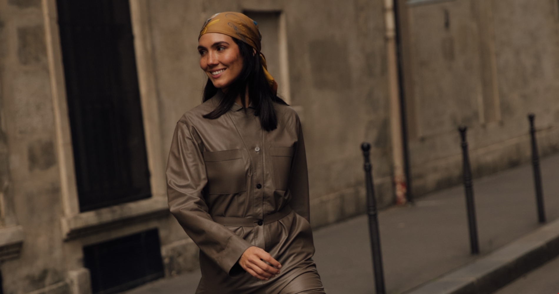 Πώς θα φορέσεις με στιλ ένα μπορντό καλσόν σύμφωνα με την Τόνια Σωτηροπούλου - εικόνα 1