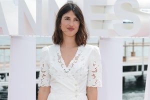 Τα 5 κομμάτια που αγαπούν να φορούν στις διακοπές οι Γαλλίδες fashionistas - εικόνα 1