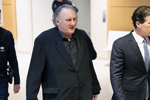 Η Juliette Binoche λέει ότι ο Gerard Depardieu δεν είναι "τέρας" λίγο αφότου κρίθηκε ένοχος για σεξουαλική επίθεση - εικόνα 1