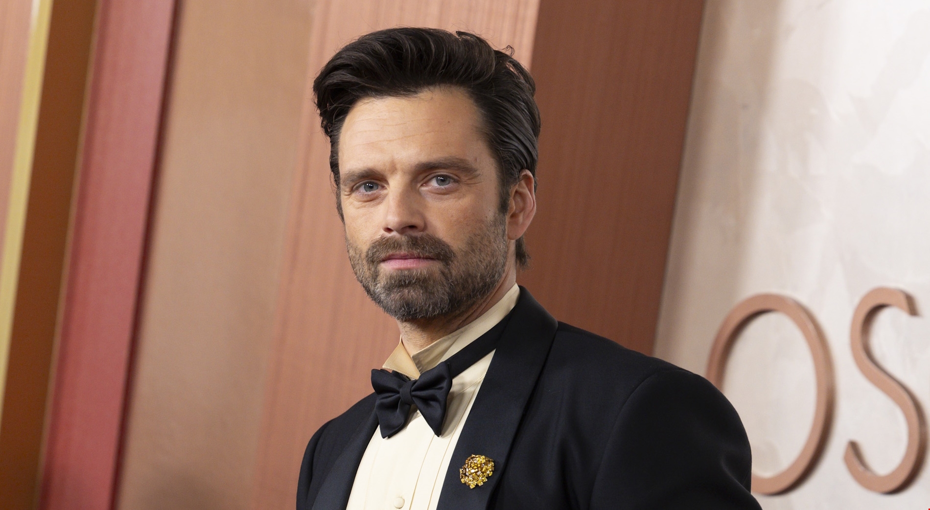 Sebastian Stan | Αγνώριστος στη νέα του εμφάνιση στο Λος Άντζελες