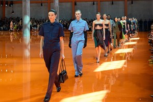 Bottega Veneta SS26 | Η Louise Trotter ανατρέπει τους κανόνες της μιλανέζικης κομψότητας - εικόνα 34