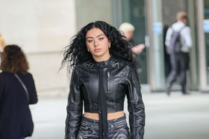 Lime & Olive Green | Τα αξεσουάρ που δεν γίνεται να λείπουν από την ανοιξιάτικη γκαρνταρόμπα - εικόνα 2