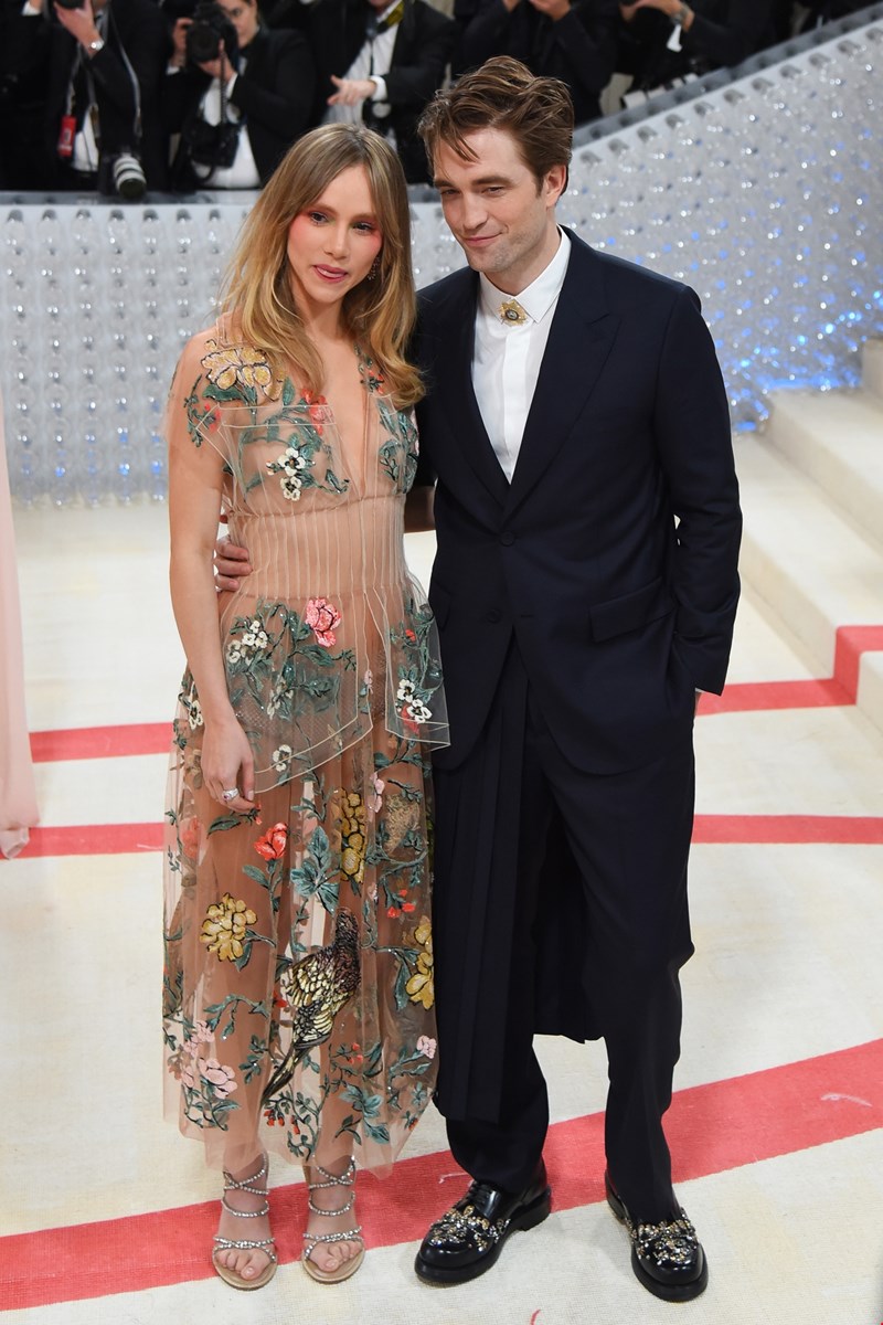 Suki Waterhouse - Robert Pattinson