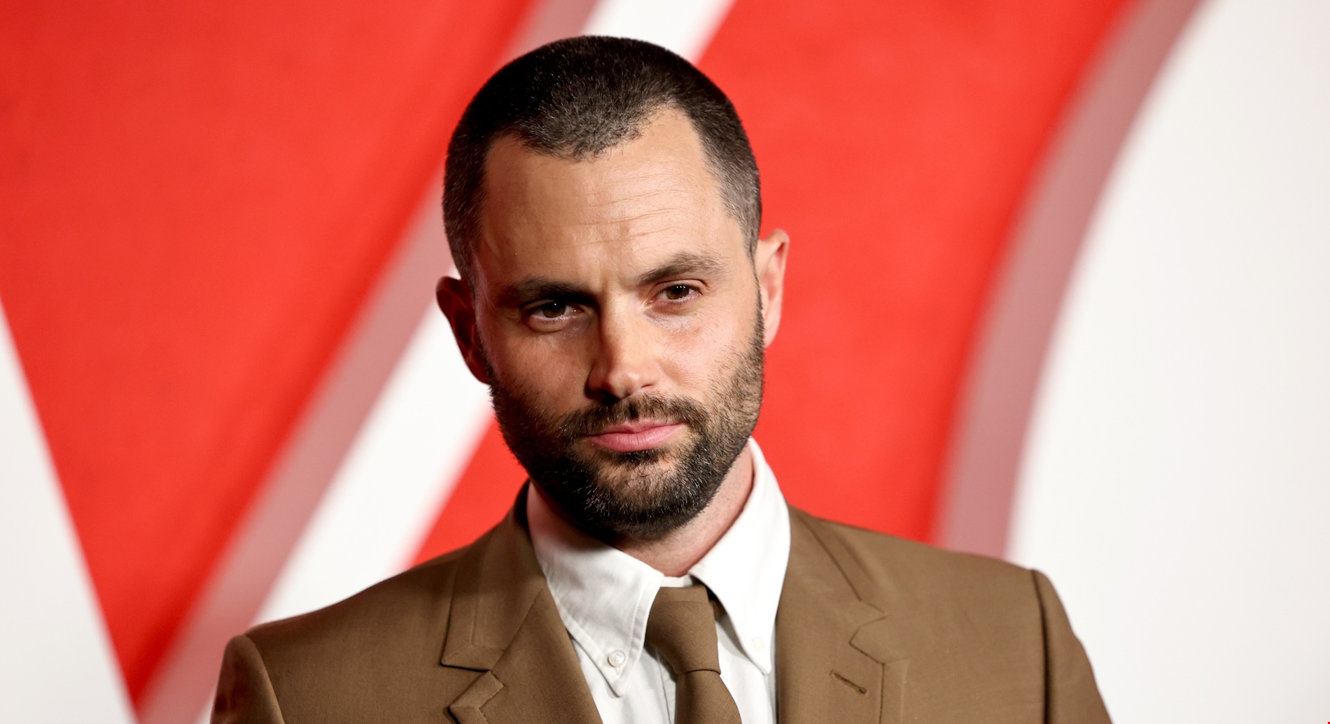 Γιατί ο Penn Badgley και η  Meghann Fahy 