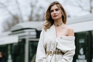 Μαρέβα Μητσοτάκη | Η εμφάνισή της με casual look και γαλότσες - εικόνα 1