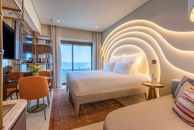 Isla Brown Corinthia