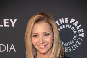 Η Lisa Kudrow ανακάλυψε ένα προσωπικό αντικείμενο του Matthew Perry, έναν χρόνο και κάτι από τον θάνατό του - εικόνα 1