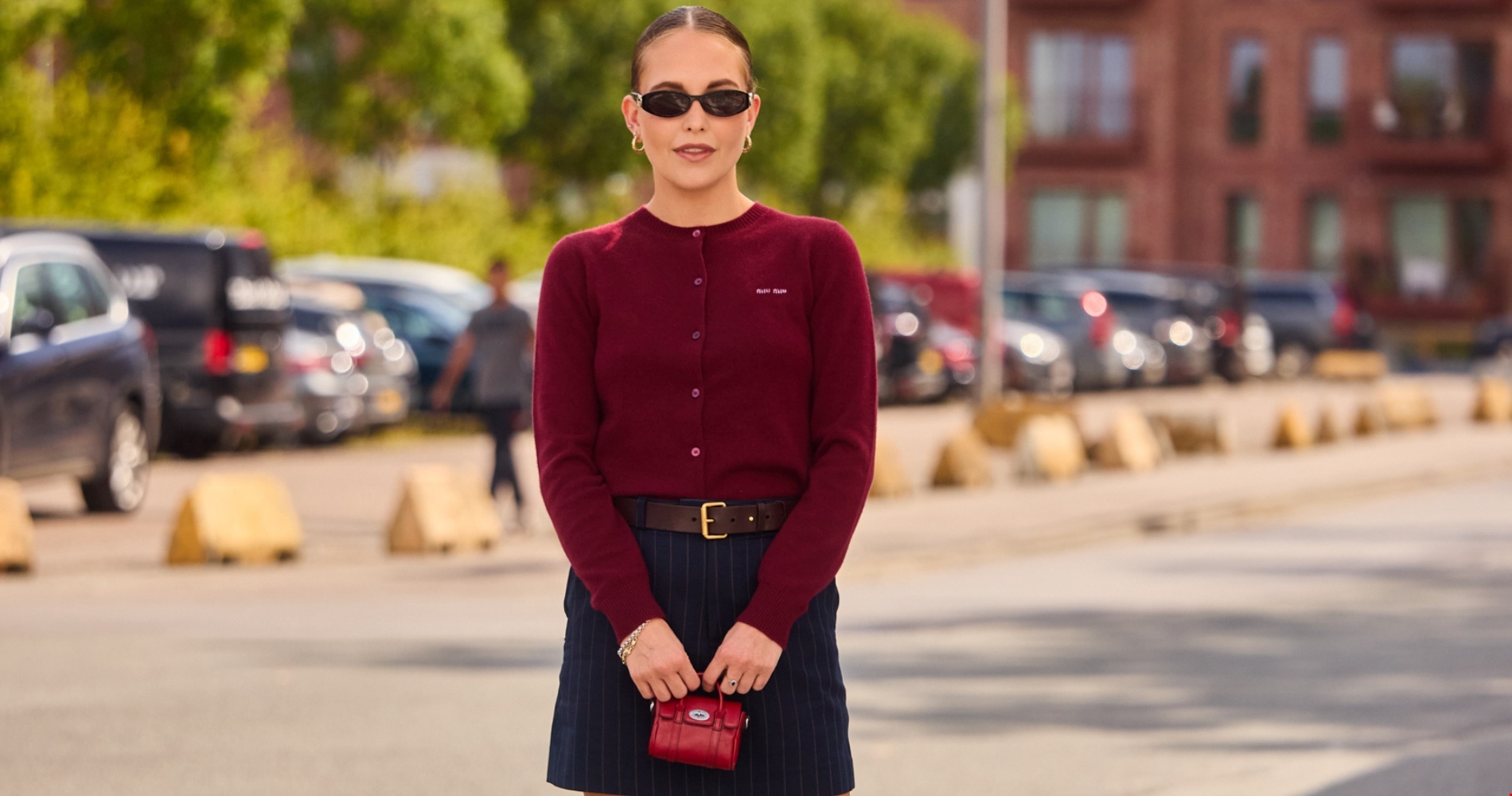 5 suede κομμάτια που φορούν οι A-listers της μόδας αυτή την περίοδο - εικόνα 1