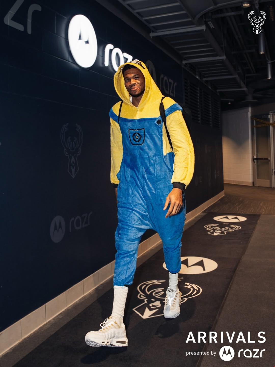 Halloween | Η επική μεταμφίεση του Γιάννη Αντετοκούνμπο σε minion