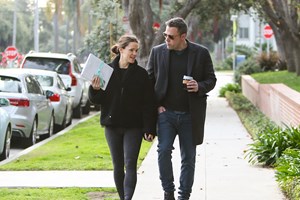 Jennifer Lopez | Η αντίδρασή της μετά τις αγκαλιές του Ben Affleck και της Jennifer Garner - εικόνα 1