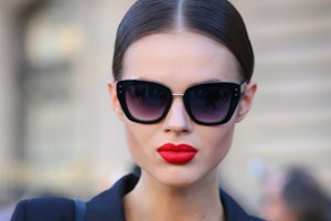 5 κινήσεις για να αποφύγεις στο festive μακιγιάζ ώστε να μην τονίσεις τις ρυτίδες σου - εικόνα 1