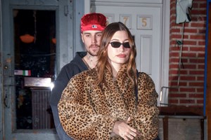 Hailey Bieber | Ο πραγματικός λόγος που δεν συνόδευσε τον σύζυγό της, Justin, στην τελευταία του δημόσια εμφάνιση - εικόνα 1