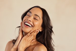 Πώς θα αποκτήσεις λαμπερή και νεανική επιδερμίδα αυτά τα Χριστούγεννα - εικόνα 2