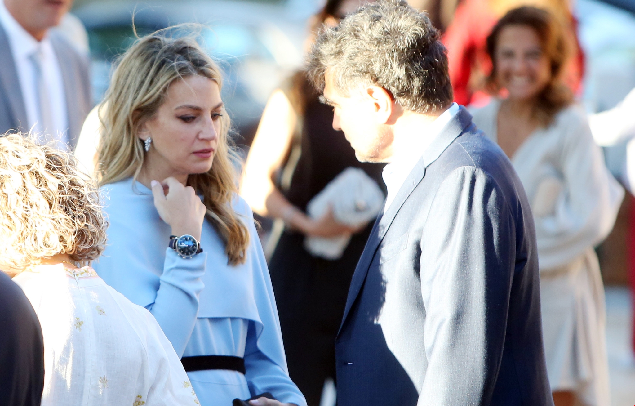 Τι φόρεσαν οι καλεσμένες στον γάμο του Παύλου Βαρδινογιάννη και της Κατερίνας Μπιρμπίλη - εικόνα 3