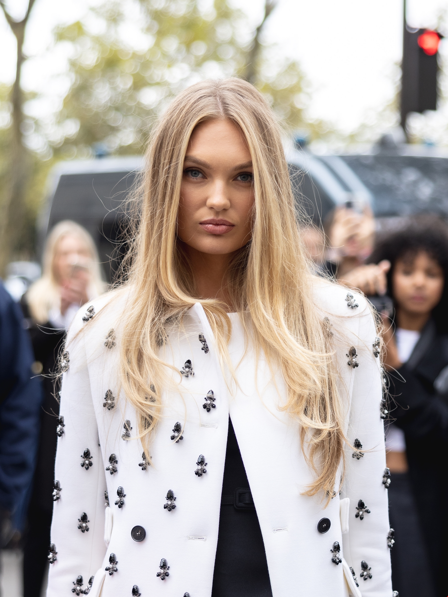 Τα οικονομικά mists μαλλιών που θα ανανεώσουν την αύρα σου - εικόνα 2