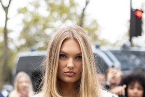 Τα οικονομικά mists μαλλιών που θα ανανεώσουν την αύρα σου - εικόνα 2